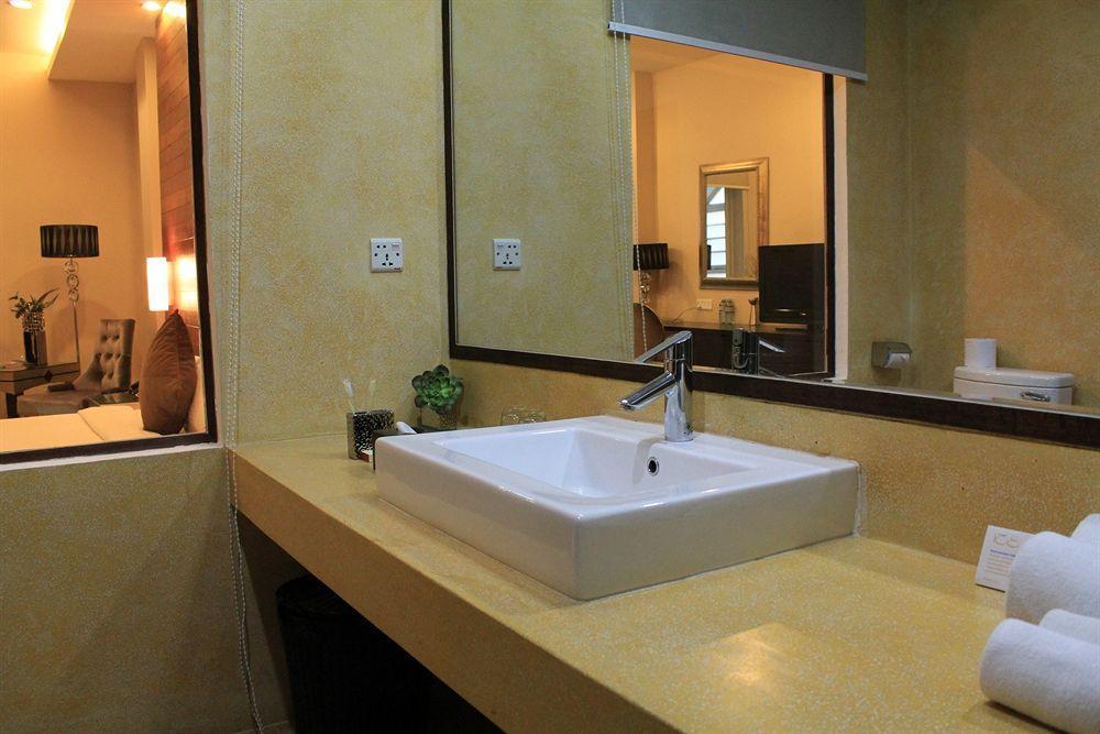 Riverview Cambodia Boutique Hotel Phnom Penh Esterno foto