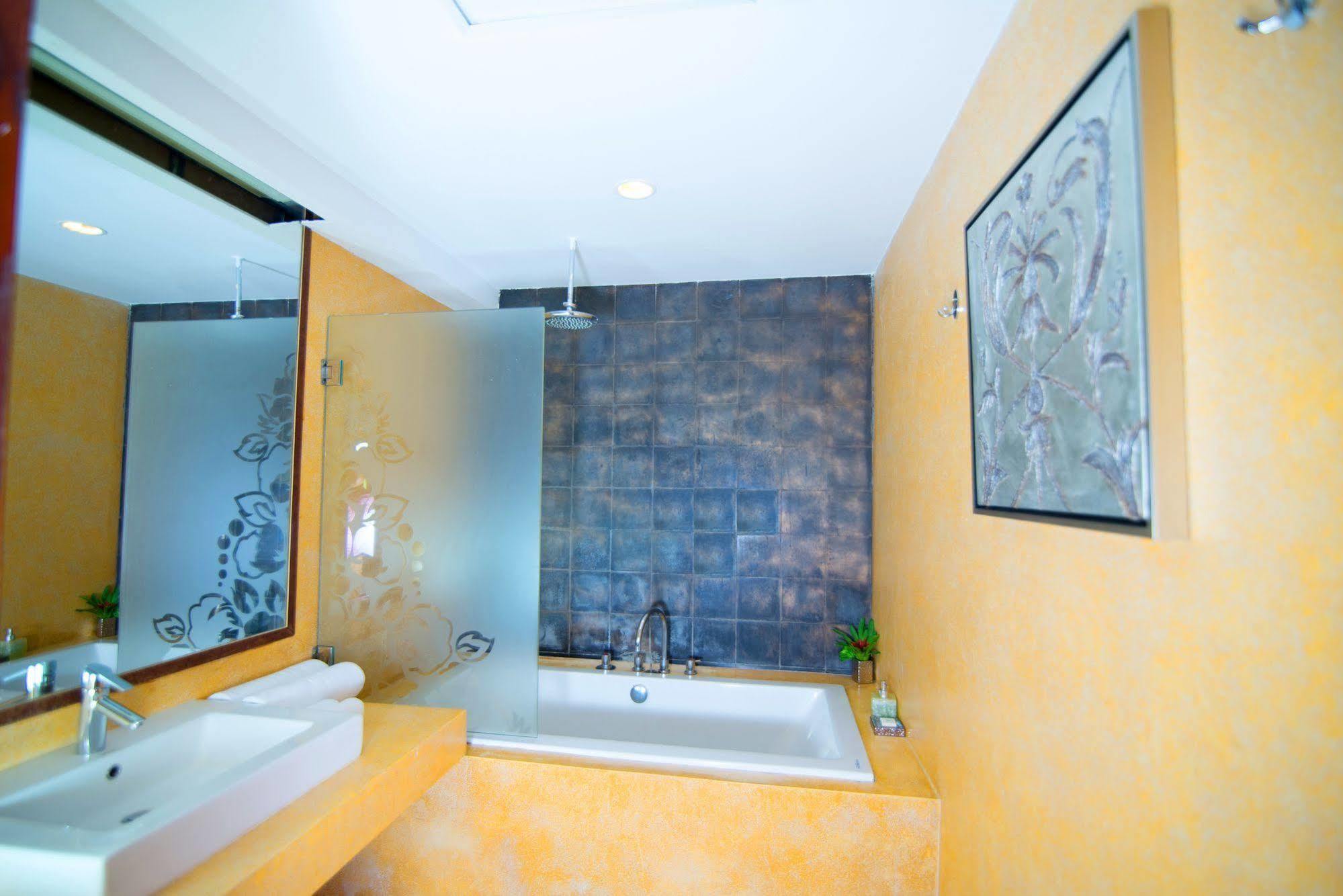 Riverview Cambodia Boutique Hotel Phnom Penh Esterno foto