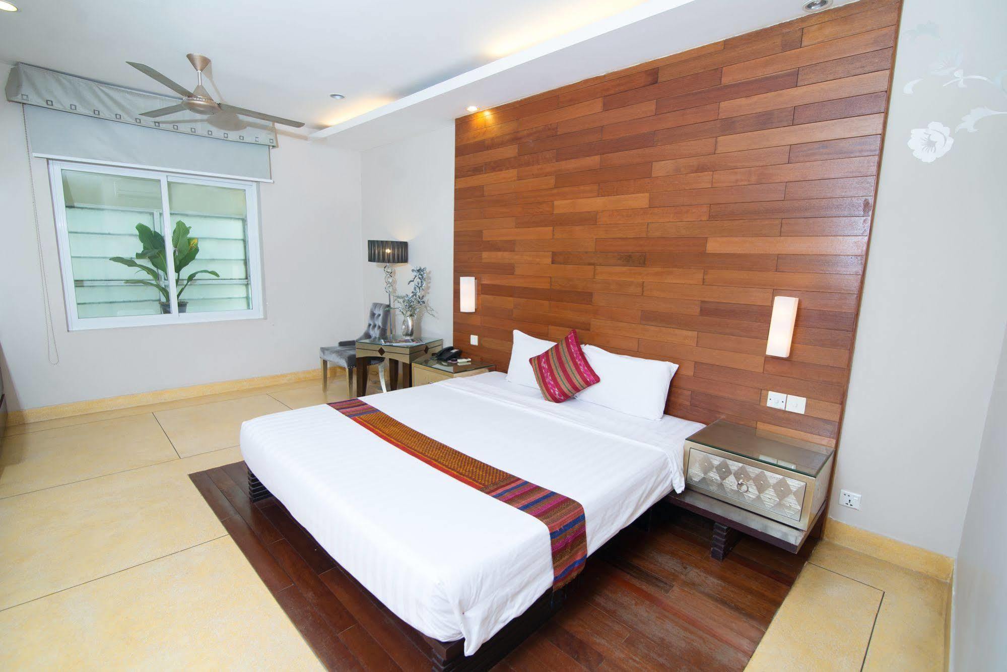 Riverview Cambodia Boutique Hotel Phnom Penh Esterno foto