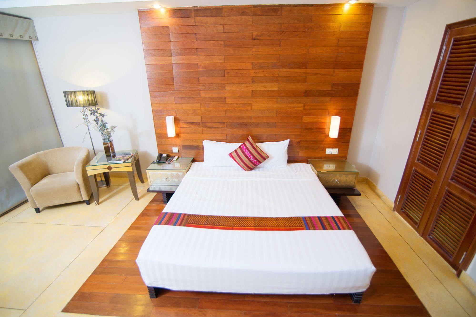Riverview Cambodia Boutique Hotel Phnom Penh Esterno foto