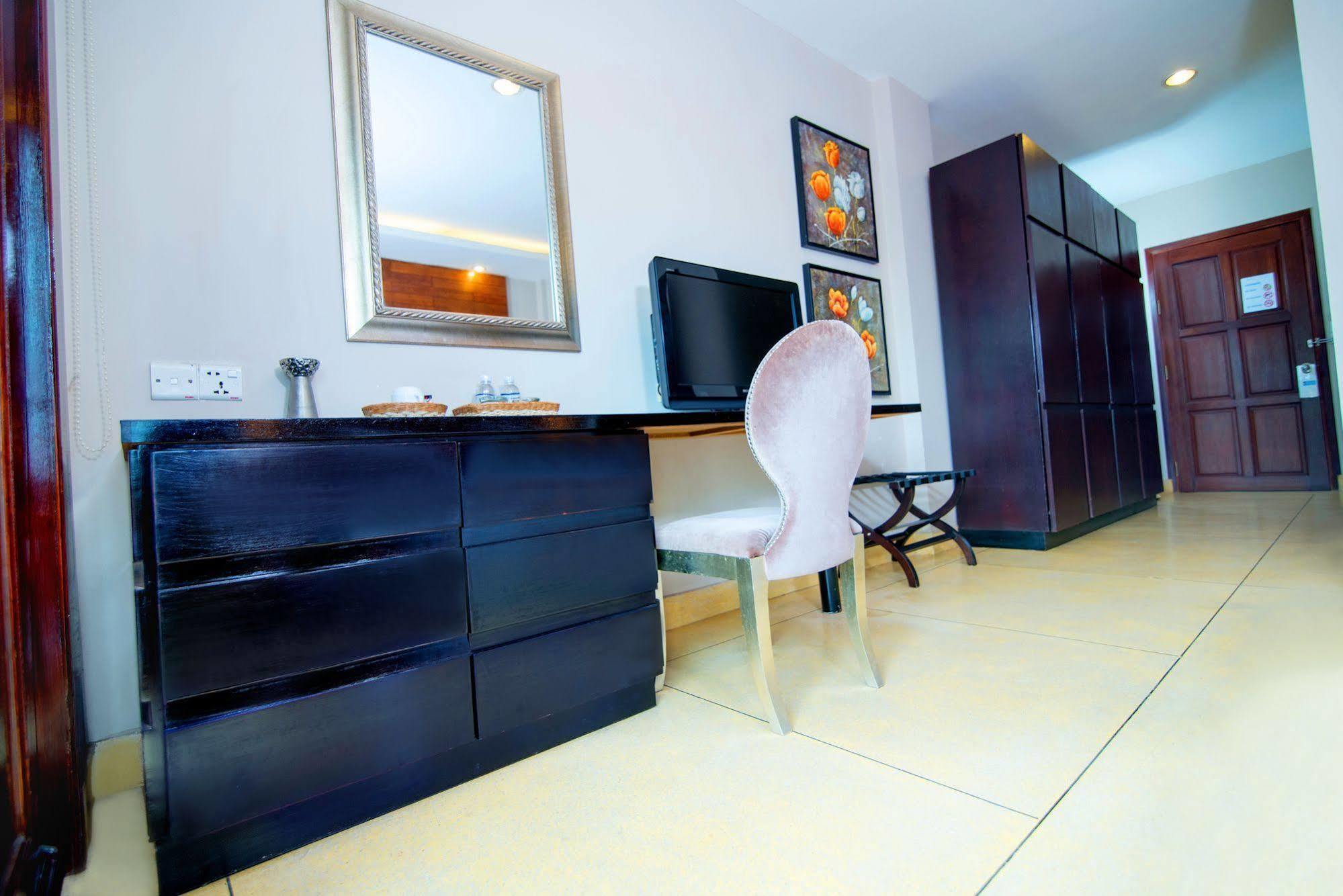 Riverview Cambodia Boutique Hotel Phnom Penh Esterno foto